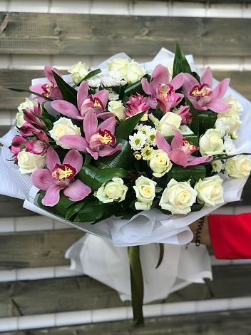 Букет цветов из: Розы и Хризантемы в Курьяново