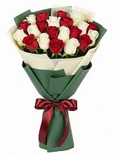 Букет Микс из красных и белых роз в Курьяново