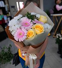 Букет цветов из:  Герберы, Розы и Хризантемы в Курьяново