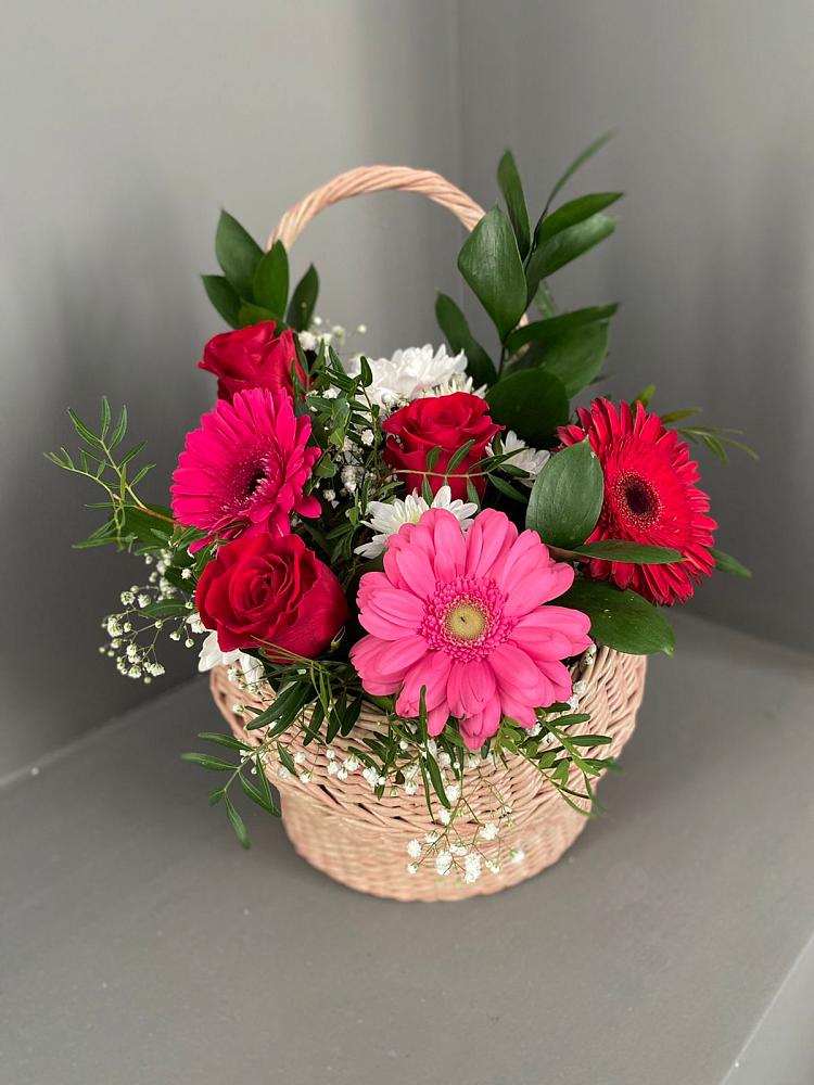 Цветочная композиция из Розы, Хризантемы и Герберы в корзине в Курьяново