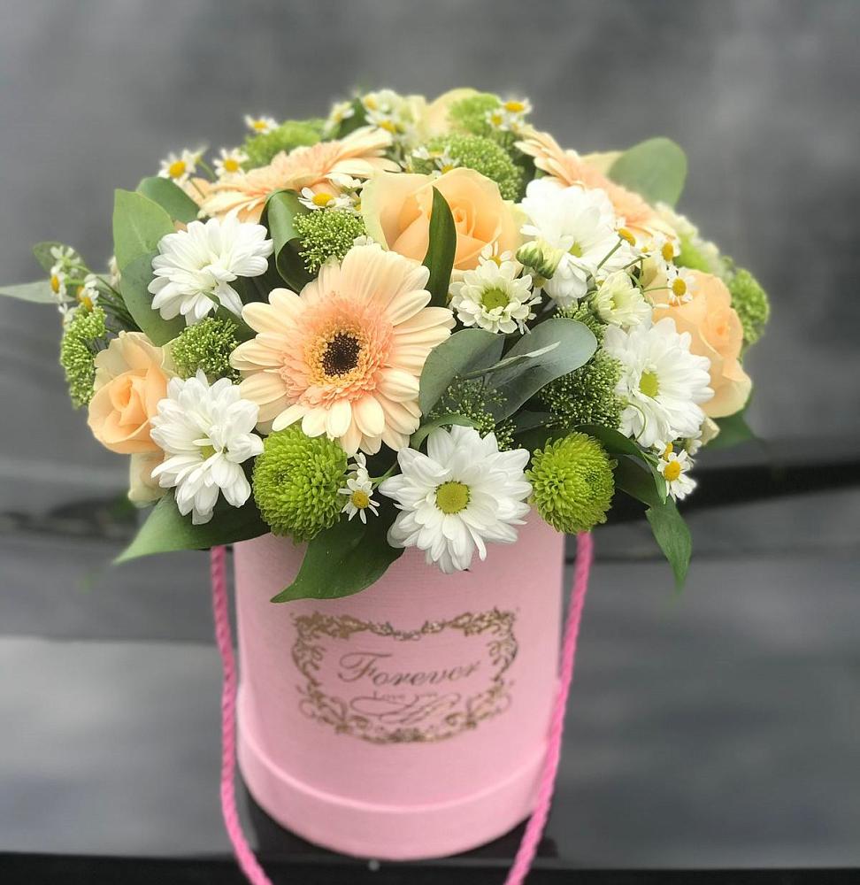 Цветочная композиция из Розы, Герберы и Хризантемы в шляпной коробке в Курьяново