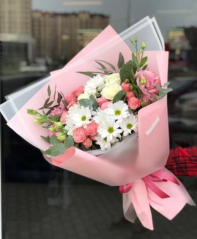 Букет цветов из: Розы, Лизиантусы и Хризантемы в Курьяново